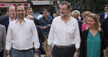 José Ramón Bauzá junto al Presidente del Partido Popular durante el paseo por Mallorca