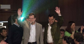 Mariano Rajoy y Juanma Moreno a su llegada al acto de Roquetas de Mar