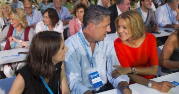 María Dolores de Cospedal con Xavier Garcia Albiol y Andrea Levy durante la Escuela de Verano