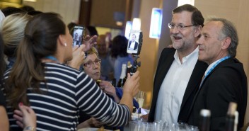 Mariano Rajoy saluda a nuestros seguidores de Periscope