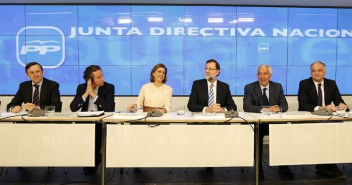 El Presidente del Gobierno y del PP junto a la Secretaria General y más miembros de la Junta Directiva Nacional