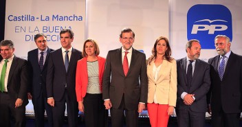 Mariano Rajoy y Mª Dolores de Cospedal junto a los candidatos del PP de CLM