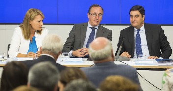 Susana Camarero, Alfonso Alonso y José Ignacio Echániz en la Comisión Nacional de Sanidad y Asuntos Sociales
