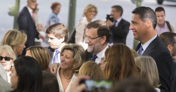 Mariano Rajoy y Xavier Garcia Albiol con simpatizantes