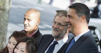 Mariano Rajoy y Xavier Garcia Albiol con simpatizantes