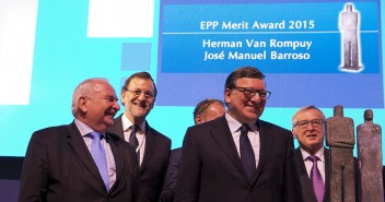 Mariano Rajoy en la entrega de premios a Van Rompuy y a Durao Barroso