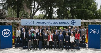 Foto de familia con los candidatos