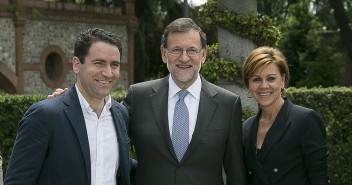 Mariano Rajoy y María Dolores de Cospedal con el cabeza de lista por Murcia, Teodoro García Egea