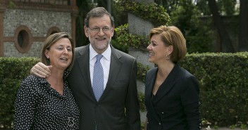 Mariano Rajoy y María Dolores de Cospedal con la cabeza de lista al Congreso por Cantabria, Ana Madrazo