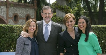Mariano Rajoy y María Dolores de Cospedal con las cabezas de lista al Congreso por Canarias