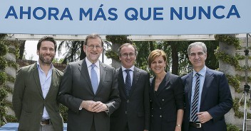 Mariano Rajoy y María Dolores de Cospedal con los cabezas de lista al Congreso por el País Vasco