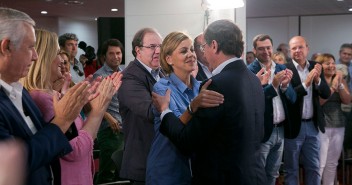 Mª Dolores Cospedal saluda a Alfonso Alonso en el encuentro de presidentes autonómicos del PP