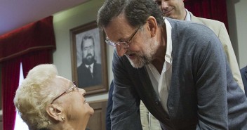 Mariano Rajoycon su tía en Ordes
