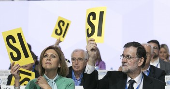 Mariano Rajoy y María Dolores de Cospedal votan las enmiendas de la Ponencia Política y de Estatutos