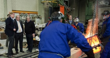 López-Isturiz y Juncker visitan una fábrica de fundición en Madrid 