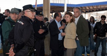 María Dolores Cospedal y Esteban González Pons visitan el puesto fronterizo de Beni-Enzar