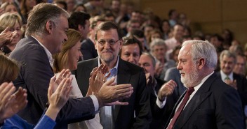 Ovación a Miguel Arias Cañete tras su intervención