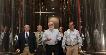 Miguel Arias Cañete visita la cooperativa de aceite San Juan Evangelista de Villagordo