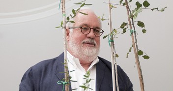 Miguel Arias Cañete visita la Asociación Agraria de Jóvenes Agricultores (ASAJA)