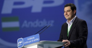 Juanma Moreno durante su intervención 