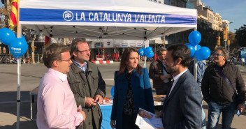 Andrea Levy en Barcelona, durante la precampaña a las elecciones catalanas del 21-D