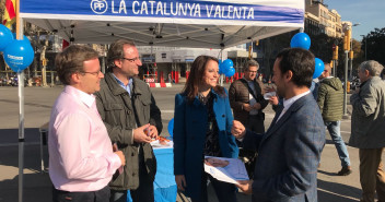 Andrea Levy en Barcelona, durante la precampaña a las elecciones catalanas del 21-D