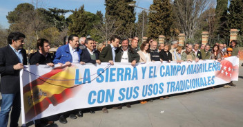 Pablo Casado acude a apoyar la manifestación en defensa del mundo rural