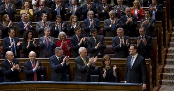 El Grupo Parlamentario Popular aplaude a Mariano Rajoy tras su intervención 