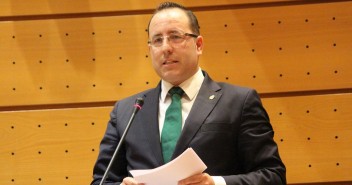 El portavoz de la Comisión de Peticiones y senador por Asturias, Mario Arias