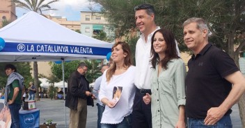 Andrea Levy con Alicia Sánchez-Camacho, Xavi Garcia-Albiol y Alberto Fernández en la campaña La Cataluña Valiente