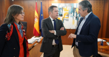 Carmen Fúnez, Gerardo Cuerva e Iñigo de la Serna durante el encuentro.