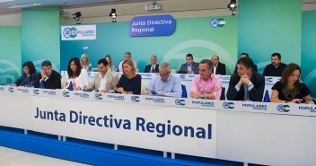 Mª Dolores de Cospedal y Juanma Moreno en la Junta Directiva regional del PP Andaluz