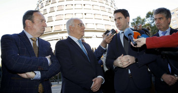 El secretario general del PP, Teodoro García Egea, hace declaraciones a los medios