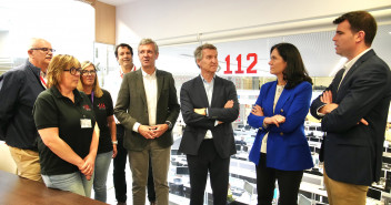 Alberto Núñez Feijóo y Alfonso Rueda visitan las instalaciones de CIAE 112 Galicia en A Estrada (Pontevedra)
