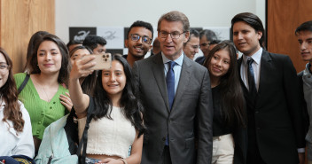 Alberto Núñez Feijóo en la Universidad de Las Américas, de Quito 