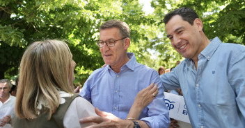 Alberto Núñez Feijóo participa en un acto en Granada junto a Juanma Moreno y Marifrán Carazo