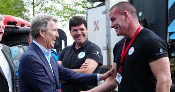 Alberto Núñez Feijóo y Alfonso Rueda visitan las instalaciones de CIAE 112 Galicia en A Estrada (Pontevedra)