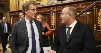 Alberto Núñez Feijóo y Miguel Tellado en el Pleno del Congreso de los Diputados