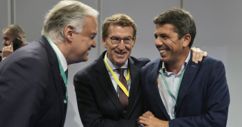 Alberto Núñez Feijóo en el Congreso del EPP en Rotterdam, junto a Esteban González Pons y Carlos Mazón, presidente del PPCV