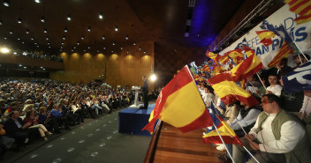 Alberto Núñez Feijóo en el acto En defensa de un gran país en Valencia