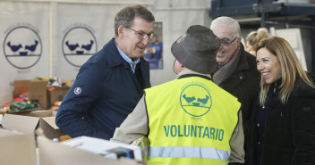 Alberto Núñez Feijóo y Ana Alós en una visita al Banco de Alimentos