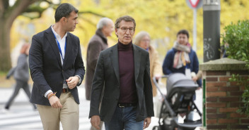 Alberto Núñez Feijóo junto a Javier García, nuevo presidente del PP de Navarra, a su llegada al VIII Congreso del PP de Navarra