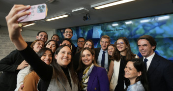 Reunión de Alberto Núñez Feijóo y José María Aznar con los alumnos del XXI Programa de Jóvenes Líderes Latinoamericanos