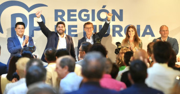 Alberto Núñez Feijóo y Fernando López Miras durante la Junta Directiva Regional del PP de Murcia