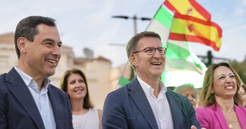 Alberto Núñez Feijóo y Juanma Moreno en un acto en Málaga 