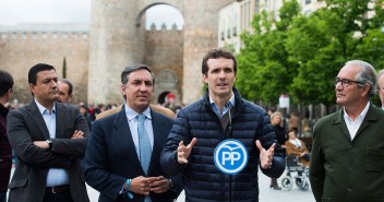 Casado asiste a los actos de celebración del Corpus Christi en Ávila