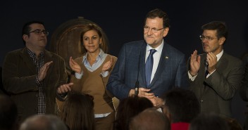 Mariano Rajoy con María Dolores de Cospedal y Rafael Catalá en un acto en Las Mesas (Cuenca)