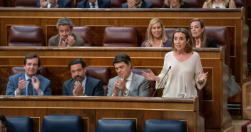 Cuca Gamarra interviene en el pleno del Congreso de los Diputados