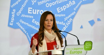 Teresa Jiménez Becerril durante su intervención en un acto de NNGG en Sevilla