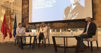 Ana Beltrán, José Luis Martínez-Almeida  y Jorge Azcón en el I Foro de Política Municipal Pepe Núñez